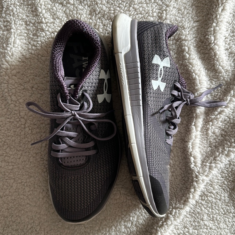Under armor size 9 Lavender color